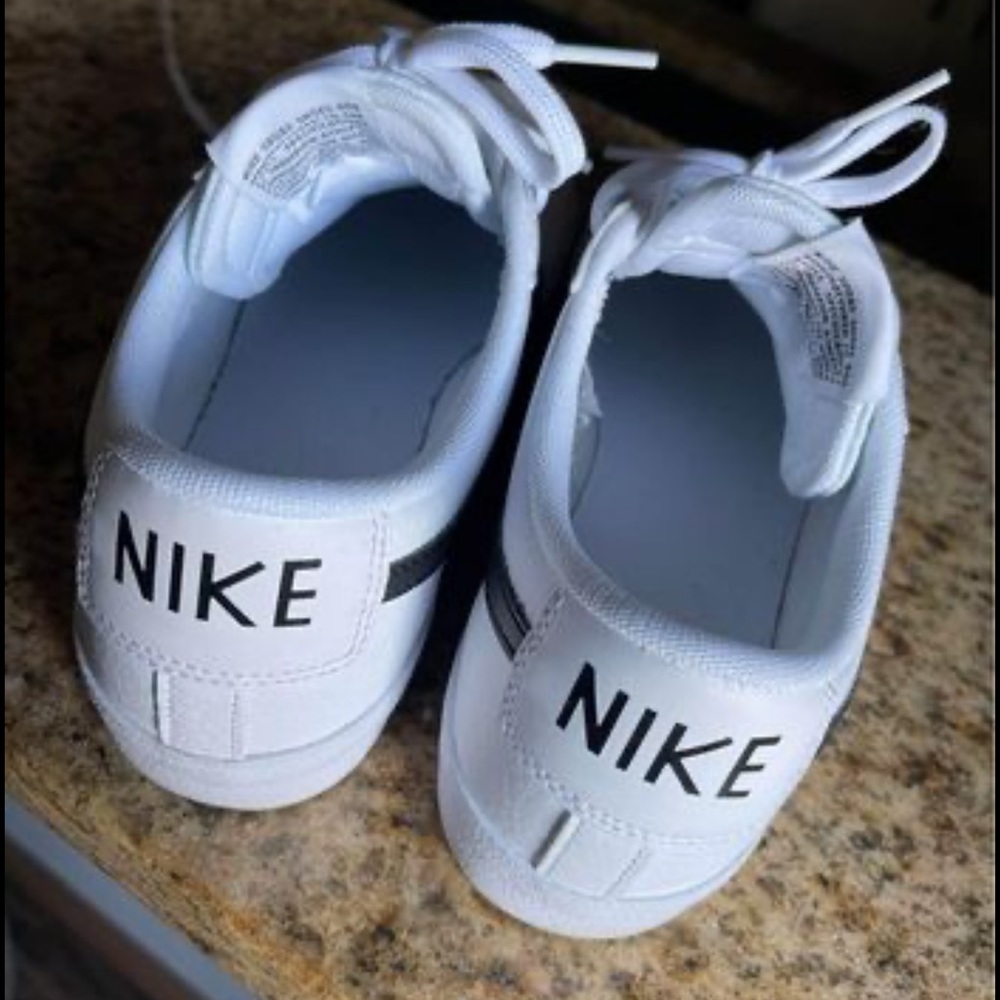 Nike Blazer Low W/9 B/7